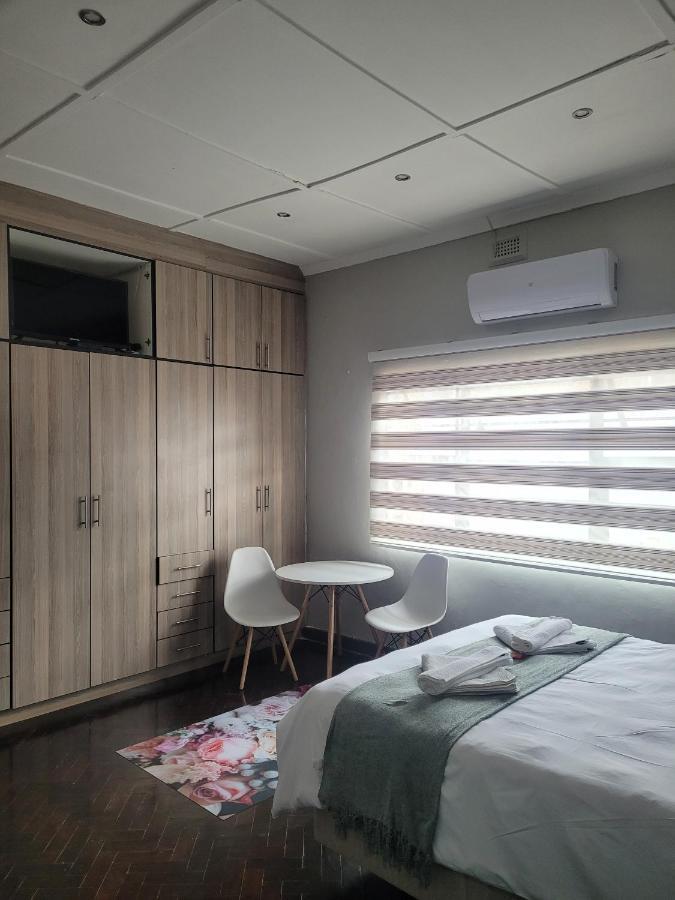 Palm Guesthouse Zeerust Екстериор снимка