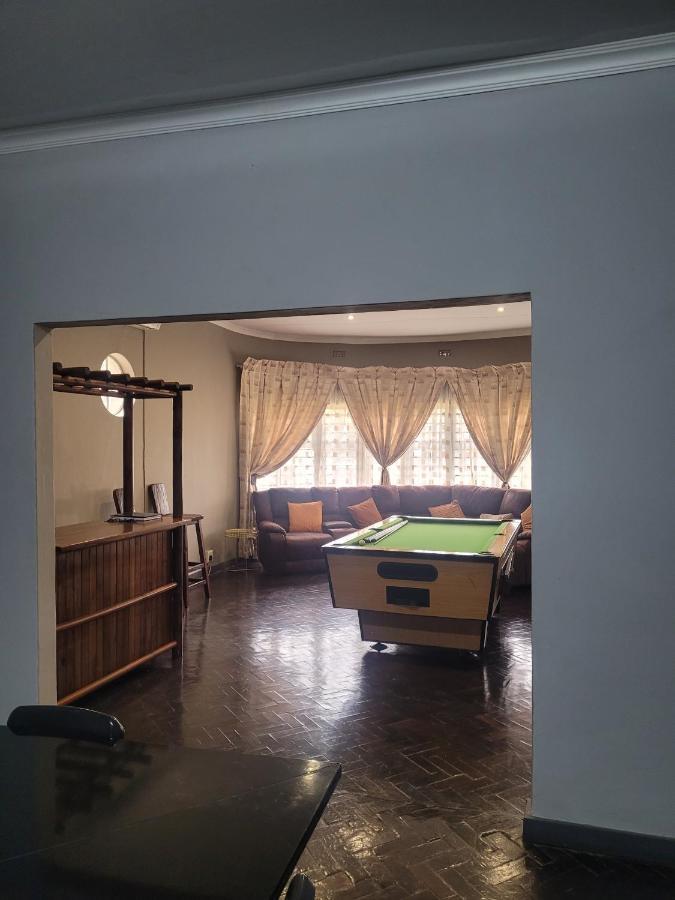 Palm Guesthouse Zeerust Екстериор снимка