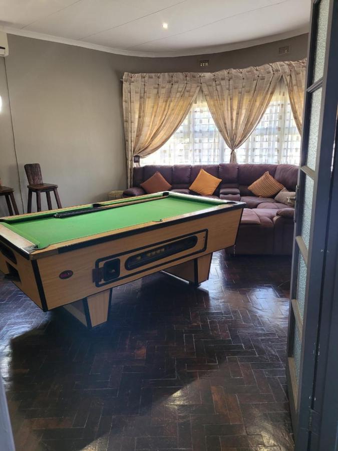 Palm Guesthouse Zeerust Екстериор снимка