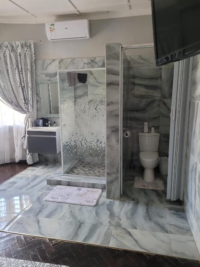 Palm Guesthouse Zeerust Екстериор снимка