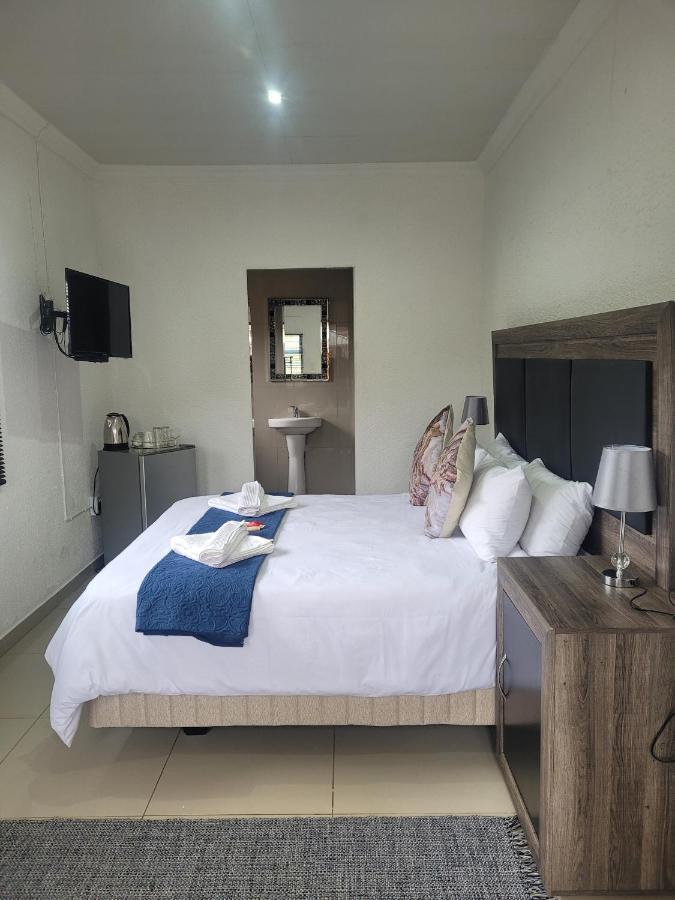 Palm Guesthouse Zeerust Екстериор снимка